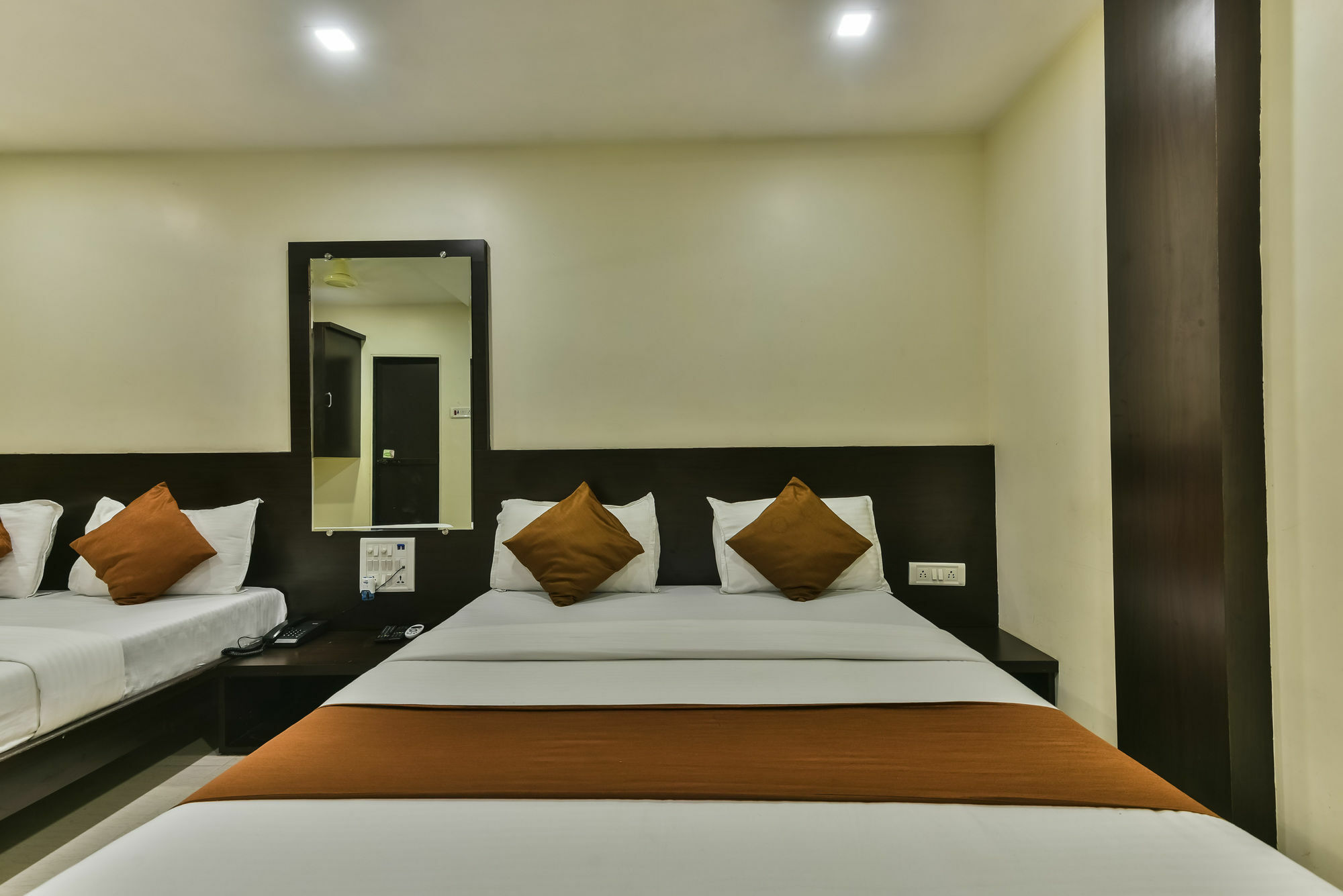 Hotel Guestinn Residency Bombay Extérieur photo