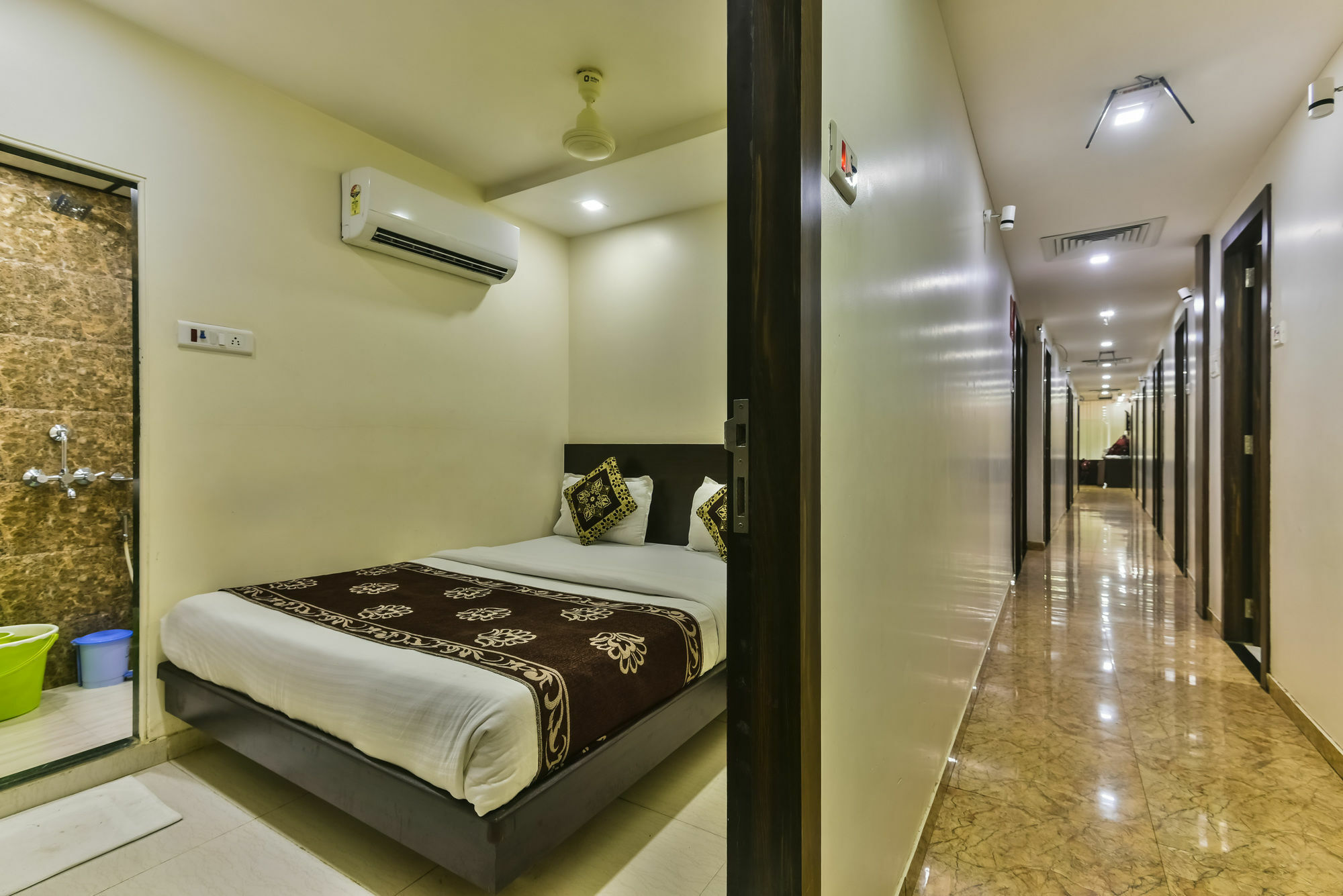 Hotel Guestinn Residency Bombay Extérieur photo